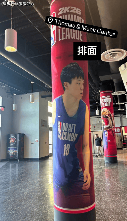 招牌球星！杨瀚森分别登上开拓者夏联阵容海报和NBA夏联球场环廊海报