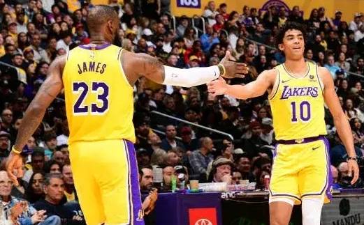 NBA快船队这是和湖人队杠上了！