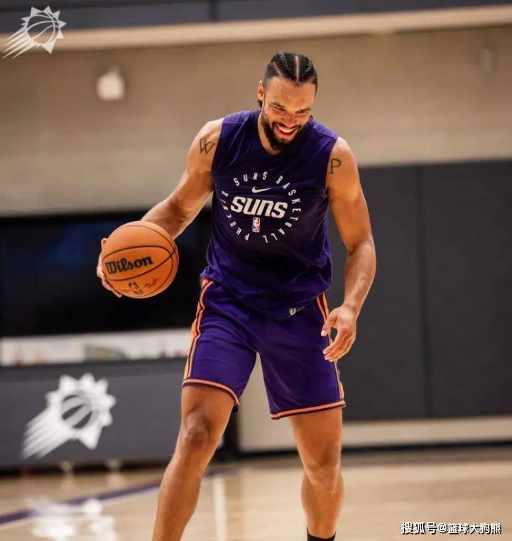 好久不见！火箭队旧将现身太阳训练馆，体型更壮了，斯通放错人？