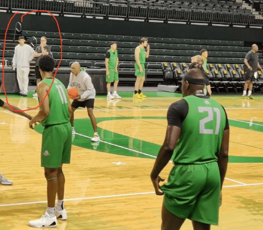 随队一起爬山！林葳逐渐跟队训练，到美国打大学篮球