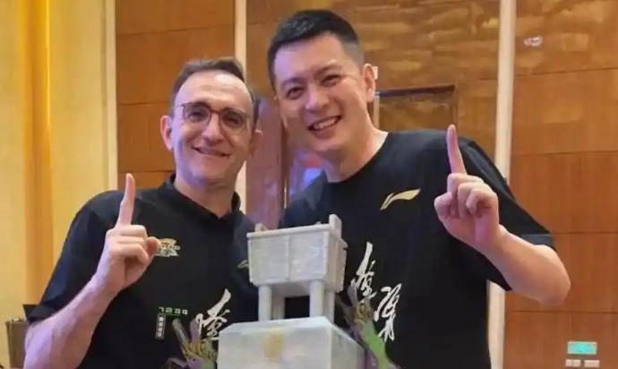 乌戈宣布加盟NBA球队，签约克利夫兰骑士，杨鸣感慕